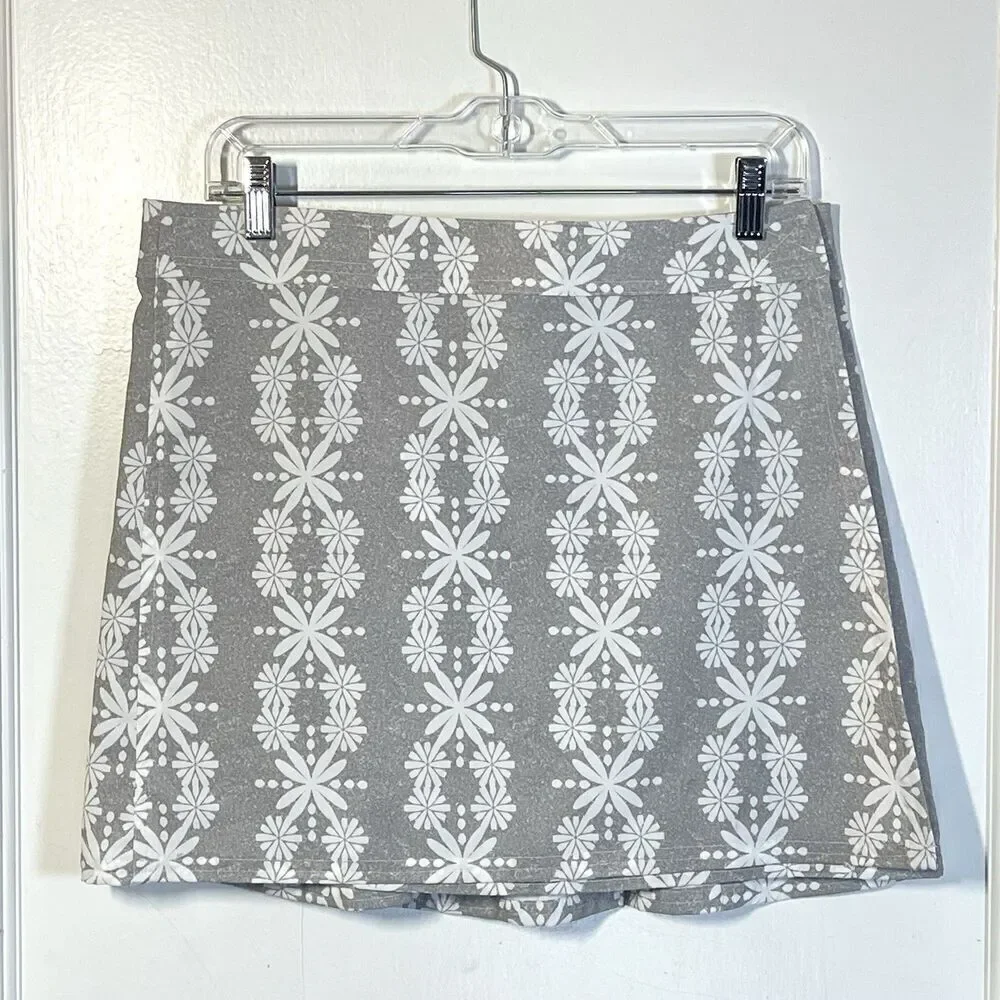 Ripskirt Hawaiian Gray Floral Quick Dry Active Mini Wrap Skirt Women’s Size M